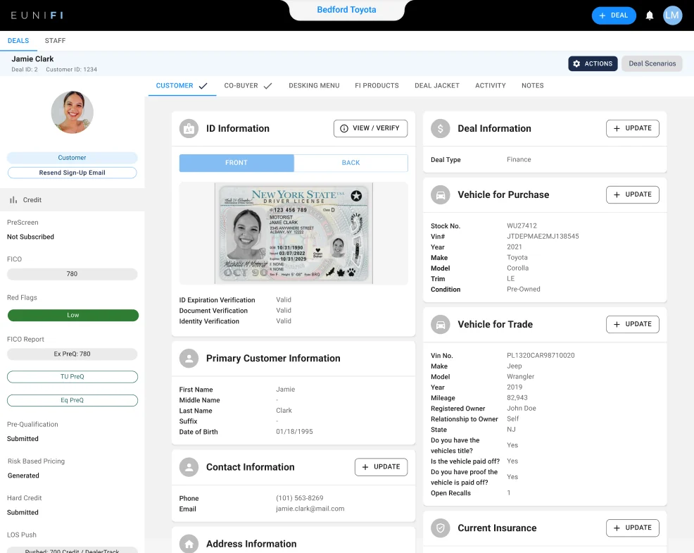 Une transaction Eunifi en direct affichant la pièce d’identité vérifiée, le statut de crédit, le véhicule à l’achat et l’échange